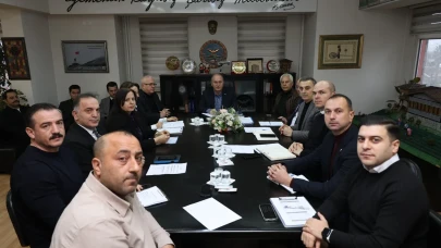 Arhavi Belediyesi'nde birim amirleri toplantısı: Projeler ve hizmet kalitesi değerlendirildi.