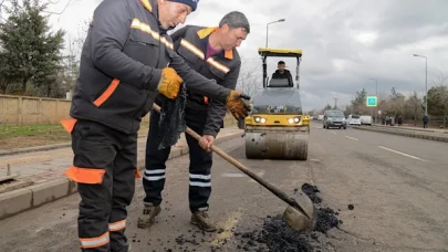 Diyarbakır'da Yol Bakım Çalışmaları Hız Kazandı: Asfalt Yenileme Projeleri Hayata Geçirildi!
