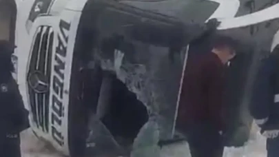 Patnos'ta yolcu otobüsü devrildi: 16 yaralı, bölgede trafik kontrollü!