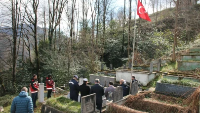 Ardeşen’de Şehidimiz Ekrem Okutan Kabri Başında Dualarla Anıldı