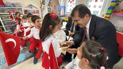 Hopa'da Bayrak Sevgisi Programı'nda Milli Eğitim Müdürü'nden birlik vurgusu