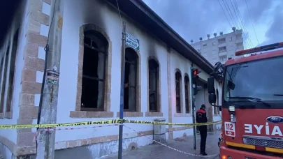 Yediocak İlkokulu'nda çıkan yangın, tarihi eğitim kurumuna zarar verdi!