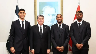 Beşiktaş'tan yeni transferlere toplu imza töreni