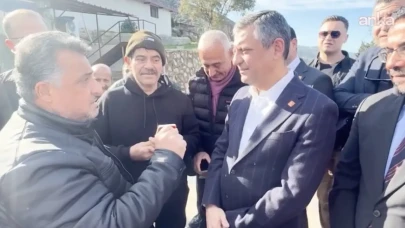CHP'li deprem konutundaki sorunları Özgür Özel'e anlattı, görüntüler sosyal medyada viral oldu