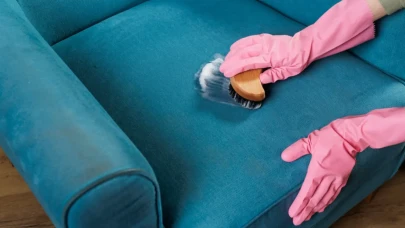 Koltuklarınızda Çay Lekesi Mi Bıraktınız? İşte Temizleme Yöntemi!