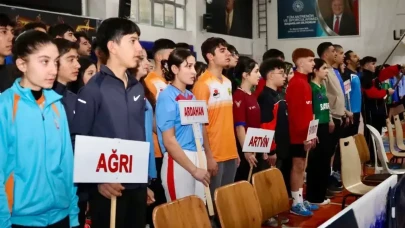 Artvin’de Okul Sporları Masa Tenisi Gençler Grup Müsabakaları Start Aldı!