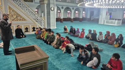 Ardeşen'deki Kur'an Kursu Öğrencileri İftarda Bir Araya Geldi