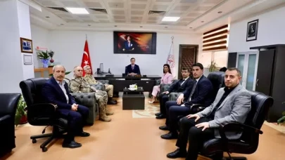 Bitlis’te Bayramda Anlamlı Ziyaret: Vali Karakaya Hastanede