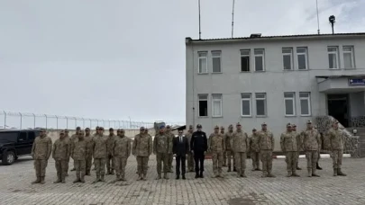 Özalp’te Bayram Mesaisi: Kaymakam Bulut’tan Jandarmaya Ziyaret