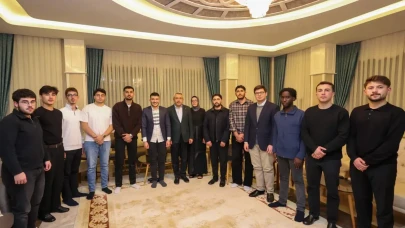 Rize'de İftar Ziyafeti: Vali Baydaş, Üniversite Öğrencileri ile Bir Araya Geldi
