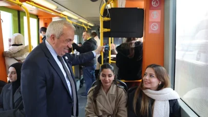Başkan Özdemir, Metroda Halkla Bir Araya Gelerek Sorunları Dinledi!