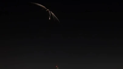 İran'dan İsrail'e fırlatılan füzeler Tel Aviv semalarında görüntülendi