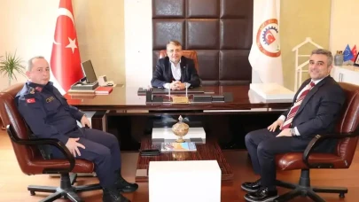 Rize'de Önemli Temas: İl Jandarma Komutanı Çelebi ve İl Müdürü Savaş, Ticaret ve Sanayi Odası'nı Ziyaret Etti