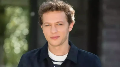 Uzak Şehir'e Beklenmedik Konuk: Alya'nın Komşusu Engin Şef Taşınıyor!