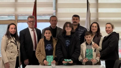 Öğrencilere Kitap Hediye Eden Pazar Belediye Başkanı Neşet Çakır'a Anlamlı Ziyaret!