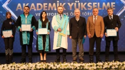 Recep Tayyip Erdoğan Üniversitesi'nde Akademik Başarıları Kutlayan Ödül Töreni Gerçekleşti