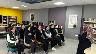Rize'de Kütüphane Haftası’nda gençlere okur-yazar buluşması ve bağımlılıkla mücadele etkinliği düzenlendi