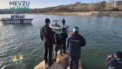 Van Gölü'nde kaybolmuştu: 17 yaşındaki çocuğun cansız bedeni bulundu