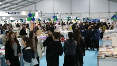 Rize Kitap Fuarı’nda 4. Gün Coşkusu: Öğrencilerden Yoğun İlgi
