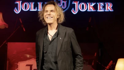 Soner Arıca Bursa'da Hayranlarıyla Buluştu: Sahnede Beklenmedik Anlar!