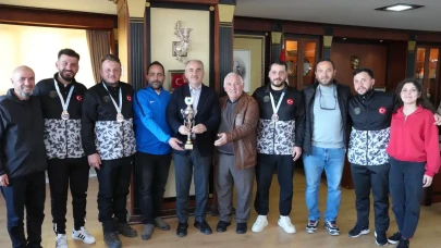 Rize Alipaşa Rafting Ekibi'nden Başkan Rahmi Metin'e Ödül Töreni Niteliğinde Ziyaret!