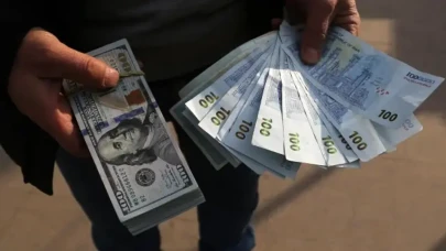 İran'da Dolar, Ulusal Para Birimini Rekor Seviyede Geride Bıraktı!