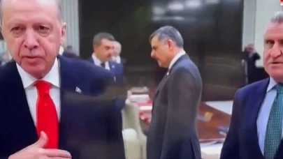 Kabine Toplantısı Öncesi Şaşırtan Anlar: Cumhurbaşkanı Erdoğan, İlgili Bakana Dikkat Etmedi mi?