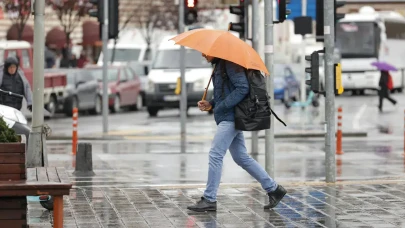Hafta Sonu Hava Tahminleri: İstanbul, Ankara ve İzmir'e Sağanak Yağış Uyarısı!