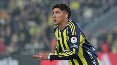 Fenerbahçe'de kadroda önemli bir değişiklik: Eyüpspor karşılaşmasında yer almayacak oyuncu belli oldu!