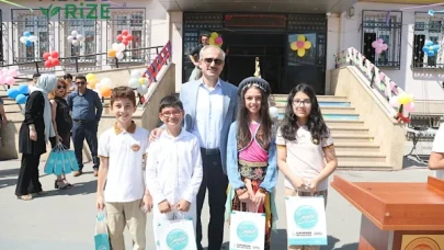 Çayırova'da Öğrenciler Karnelerini Almanın Mutluluğunu Yaşadı
