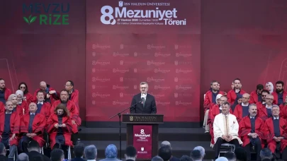 İletişim Başkanı Duran'dan Mezunlara Mesaj: "Türkiye, Kendine Has Modernitesini Geliştiren Bir Deneyim Sunuyor"