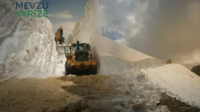 Yüksekova'da Kar Temizleme Seferberliği: Sat Buzul Gölleri Yolu 7 Metre Kalınlığındaki Kar Kütlelerinden Arındırılıyor!