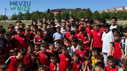 Cengiz Ünder yıllar sonra başladığı yere döndü: Memleketinde gençlerle buluştu