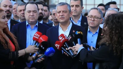 Özgür Özel’in öncülük edeceği belirtilen Yürüyüş Partisi’nin logosu sosyal medyada dikkat çekti!