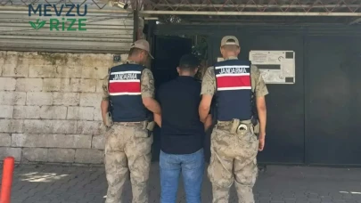 Şanlıurfa'da Jandarma'nın Şafak Operasyonu ile 5 Yıldır Aranan Yağma Firarisi Ele Geçirildi