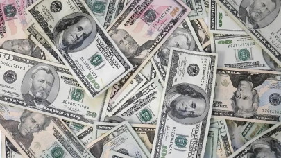 Faiz Endişeleri Piyasaları Etkisi Altına Aldı: Dolar 13 Ayın En Yüksek Seviyesine Ulaştı