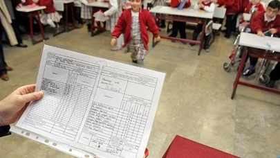 Karneler Ne Zaman Dağıtılacak? Öğrenciler Saat Kaçta Beklemeli?