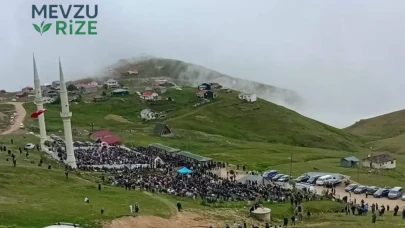 Gümüşhane'nin 1800 metre yükseklikteki yaylasında düzenlenen "Kadırga Otçu Şenliği" coşkuyla kutlandı.