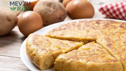 Kahvaltıda Enerji Dolu Bir Seçenek: Patatesli Omlet Tarifi!