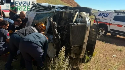 Sivas'ta Aile Yolculuğu Faciayla Sonlandı: Şarampole Devrilen Araçta 1 Kişi Hayatını Kaybetti, 3 Yaralı Var