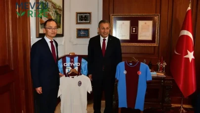 Çin Büyükelçisi Xuebin Trabzon'u Ziyaret Etti: Yeni İş Birliği Fırsatları Gündemde!