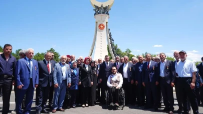 "Cumhurbaşkanı Yardımcısı Yılmaz, 15 Temmuz Şehitler Anıtı'ndaki Anma Törenine Katıldı"