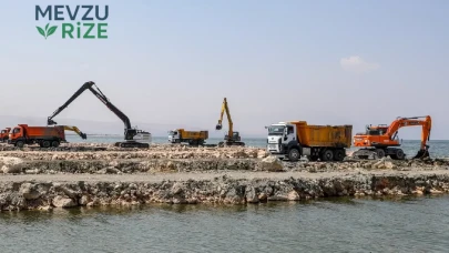 İş Makineleri Gölden Çıkarıldı: Milyonlarca Ton Çamur Temizlendi