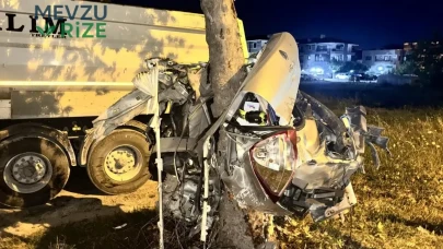 Otomobil Ağaçla Çarpıştı, İki Parçaya Bölündü!