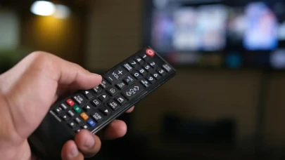 24 Temmuz 2026 Cuma Günü Yayın Akışı: Akşam Ekranlarda Hangi Diziler Yer Alacak?