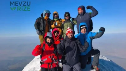 Türk Dağcılar Zirveye Ulaşarak 5 Bin 137 Metrede Bayrağımızı Gururla Dalgalandırdı!
