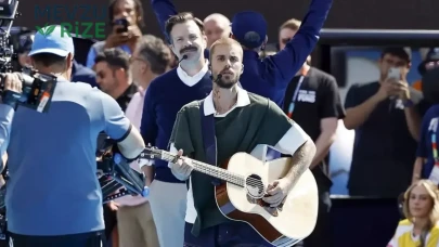 Jason Sudeikis, Ted Lasso karakteriyle Dünya Kupası finalinde Justin Bieber'a futbol taktiği önerdi!