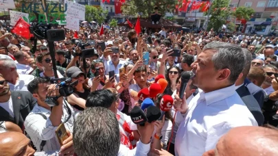 Yeni Partinin Logosu İçin Sipariş Verildi: Kırmızı ve Beyaz Renklerle Tasarlanacak!