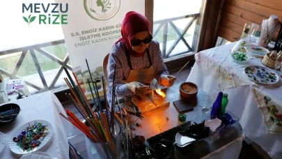 Atık Camları Sanata Dönüştürerek Hayvan Figürlü Takılar ve Objeler Üretiyorlar!