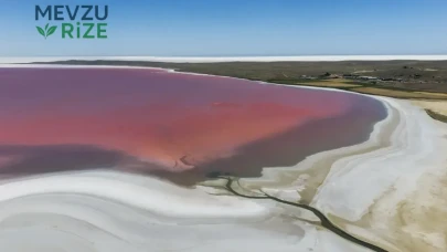 Tuz Gölü'nde görsel şölen başladı! Sıcaklıklar arttı, suyun rengi tamamen kırmızıya döndü